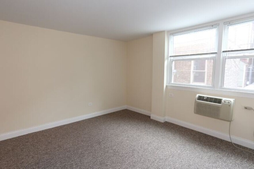 Building Photo - 2010 N Orleans St