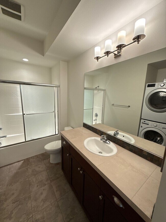 Building Photo - 160 Liberty St NE