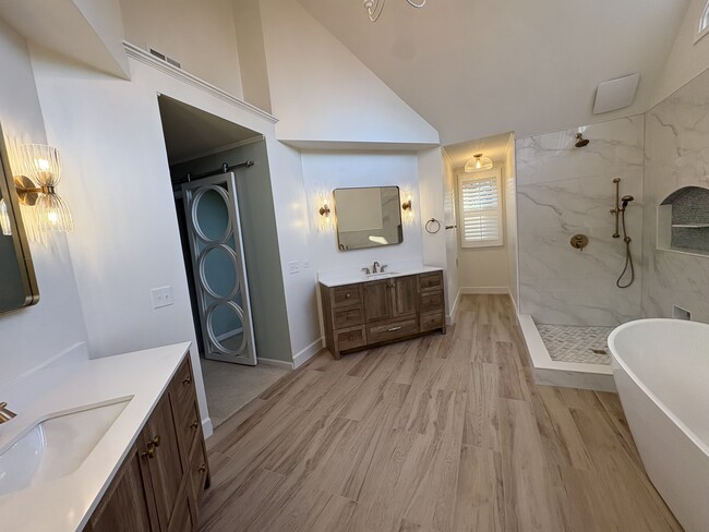 Building Photo - 1250 Abercorn Trce