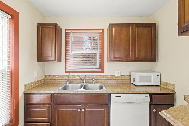 Building Photo - 811 Shoshone Pl
