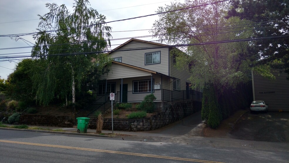 Building Photo - 3757 SE Milwaukie Ave