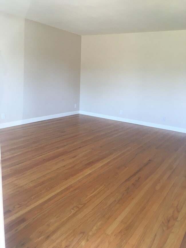 Building Photo - 2376 Forbes Ave