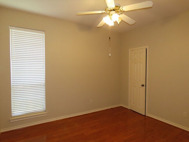 Building Photo - Cozy 3 Bedroom 2 Bathroom In Tyler!!