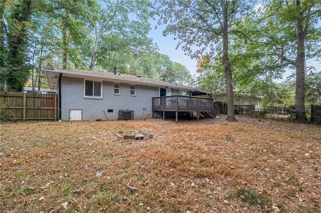 Building Photo - 1427 Dennis Dr