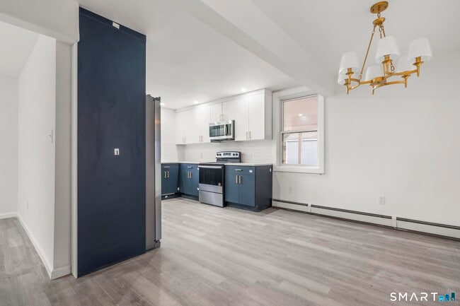 Building Photo - 93 Sunnyside Ave