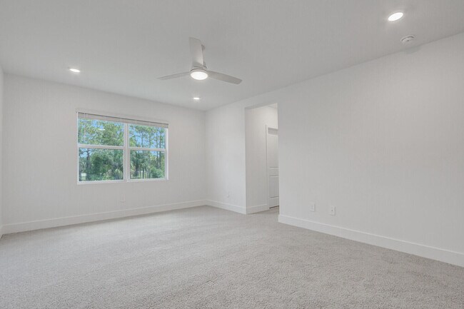 Building Photo - 7141 SE Park Dr