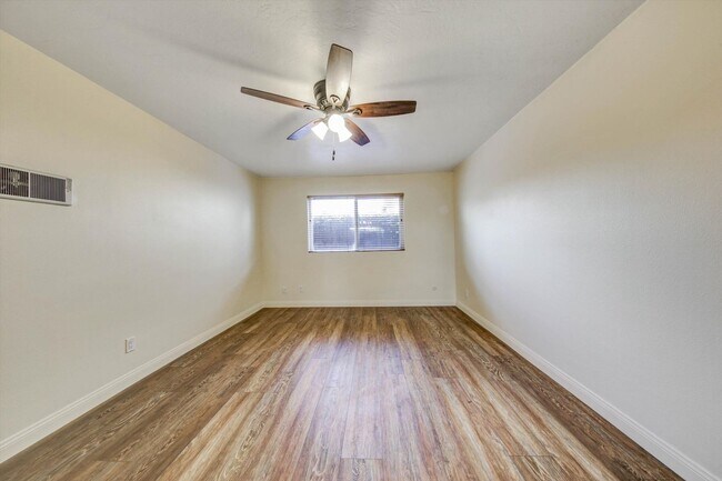 Building Photo - 792 Avocado Ave