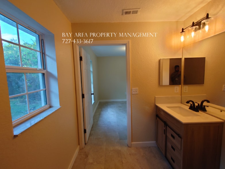 Building Photo - 917 Jensen Ave