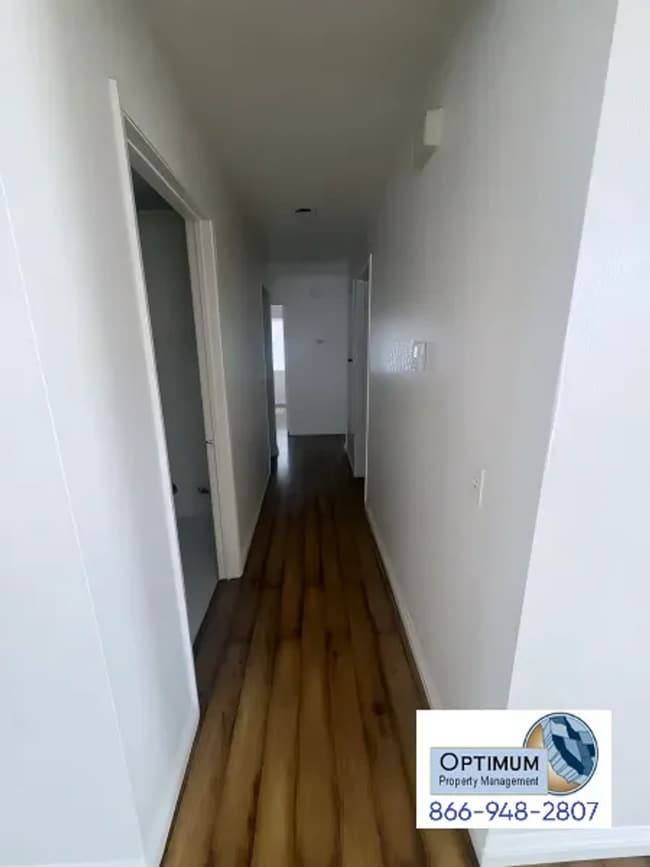 Building Photo - Spacious 4-Bedroom Home with Fireplace & Large Backyard