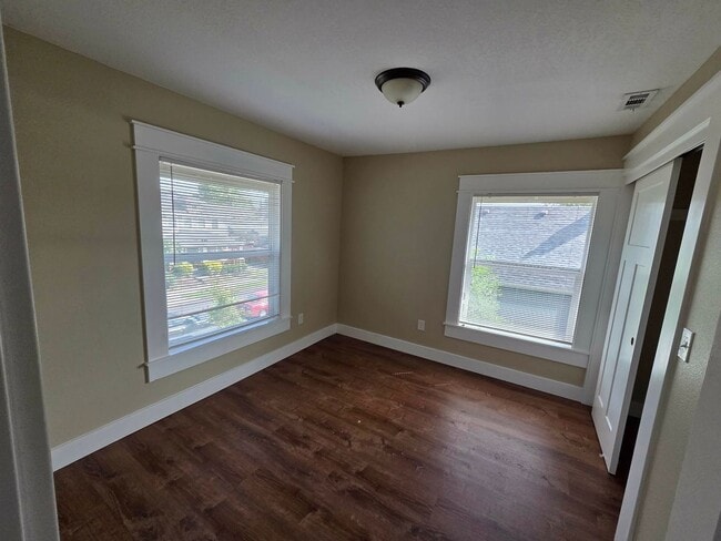 Building Photo - 5 Bedroom Home Corner Lot in N Portland