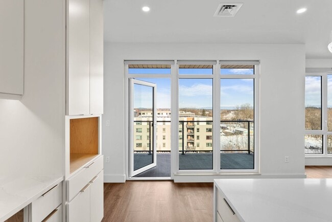 Building Photo - Upscale 1BR Apt in Burlington - 5th Floor ...