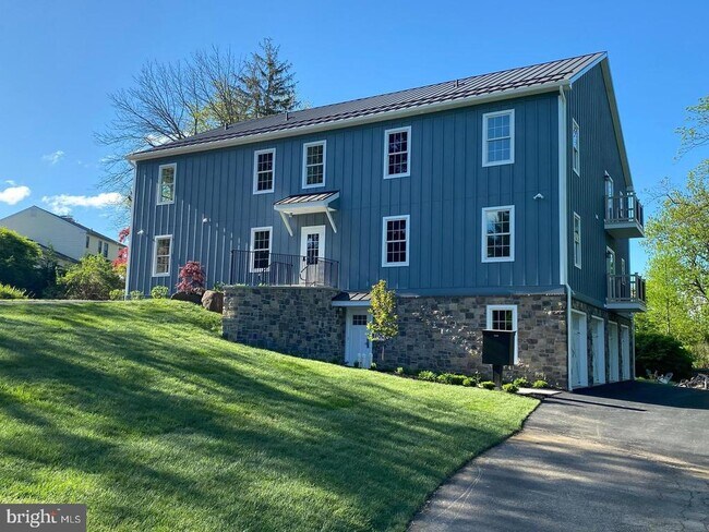Building Photo - 301 Edgeboro Dr