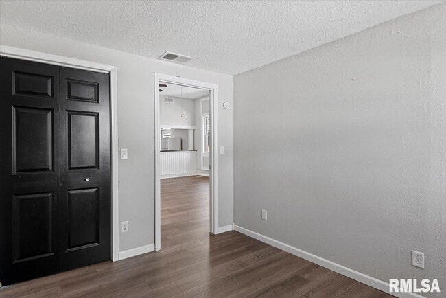 Building Photo - 201 E Main St