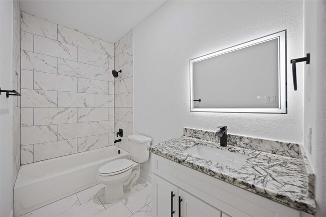 Building Photo - 6726 Paris St