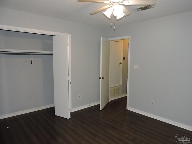 Building Photo - 7663 Charter Oaks Dr