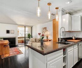 Building Photo - 750 Kings Rd