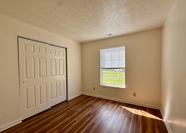 Building Photo - 320 Woodberry Dr