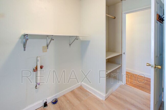 Building Photo - 321 Patrician Dr