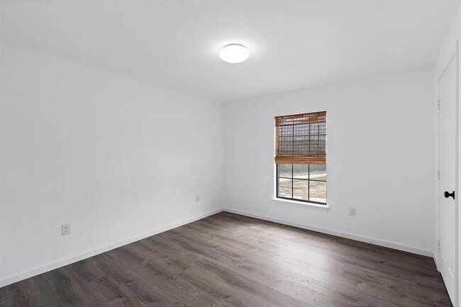 Building Photo - 150 Hart Ln