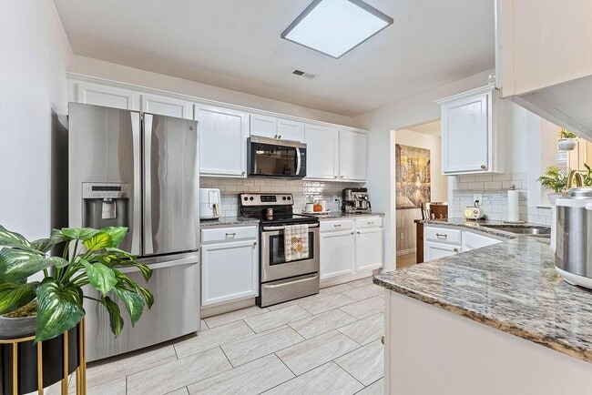 Building Photo - 3409 SW Picasso Blvd