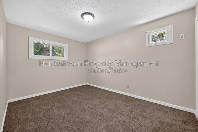 Building Photo - 6 Amelia Dr