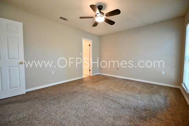 Building Photo - 636 Emerald Ln