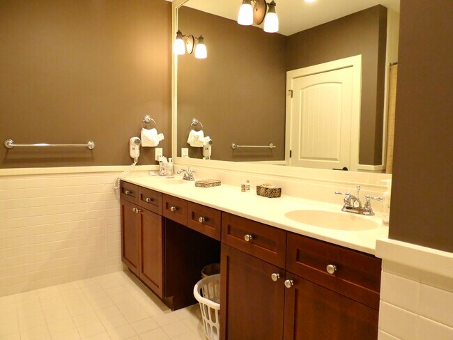 Building Photo - 955 Registry Blvd