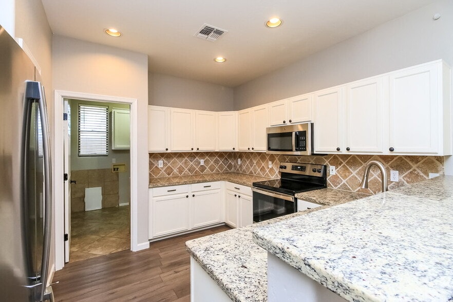 Building Photo - 1990 E Browning Pl