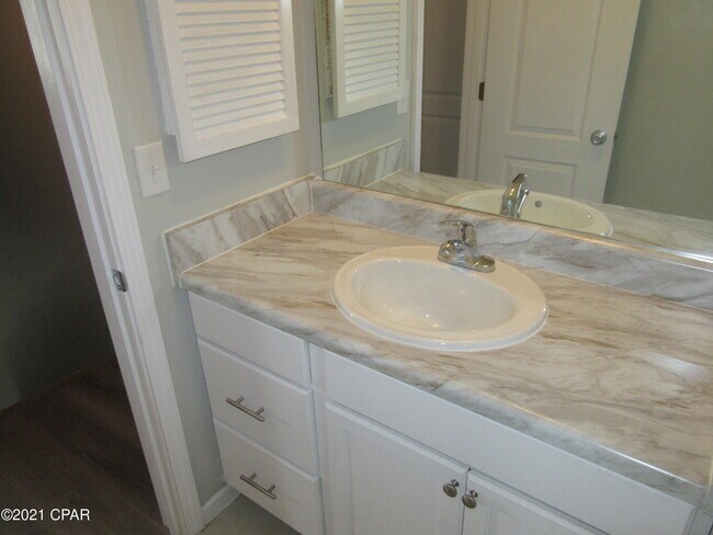 Building Photo - 2914 Sequoia Ave