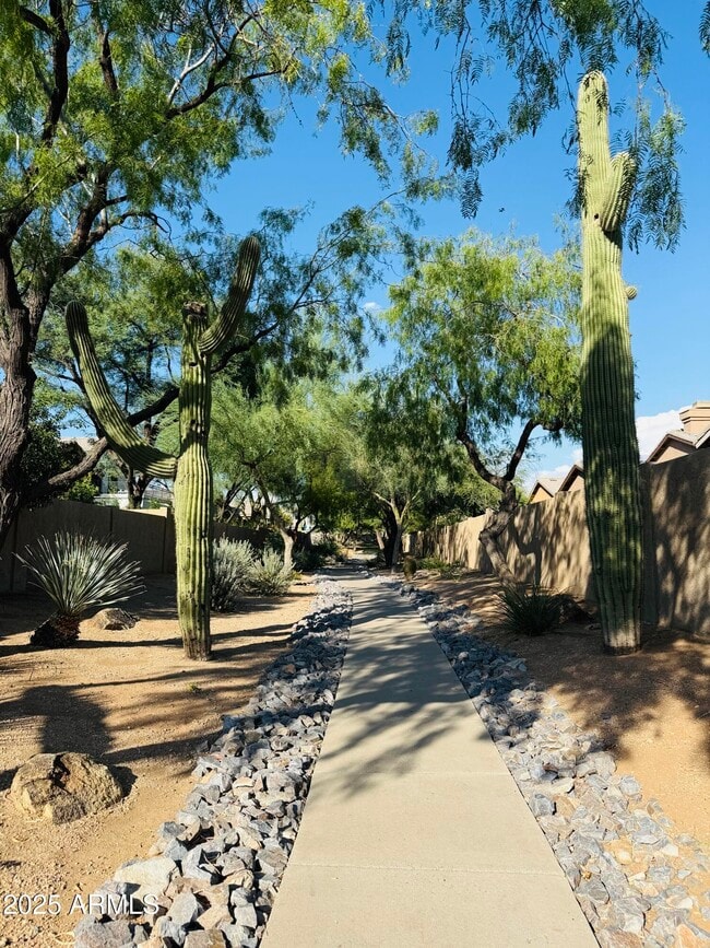 Building Photo - 4836 E Eden Dr