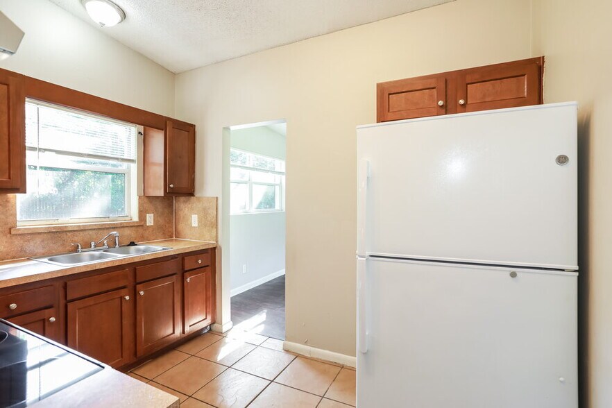 Building Photo - 7829 Dubois Dr