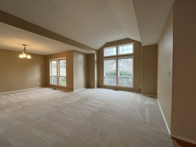 Building Photo - Elegant Home Offering Open Living Spaces, Spacious Primary Suite, and Nature-Inspired Yard