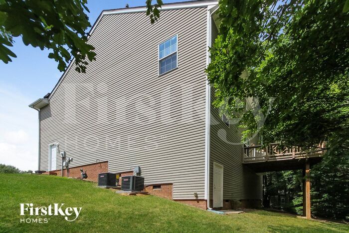 Building Photo - 2217 Thorn Crest Dr