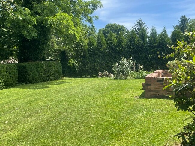 Building Photo - 33 Chestnut St