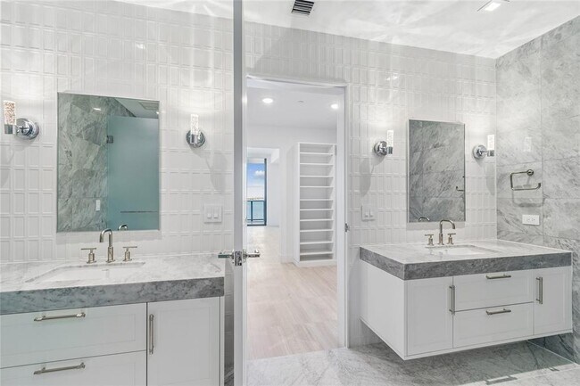 Building Photo - 3015 S Ysabella Ave