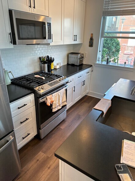 Building Photo - 256 N 32nd St