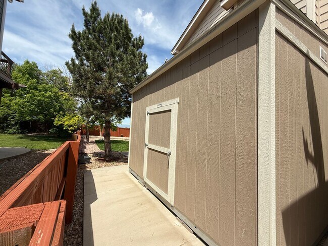 Building Photo - Rare Mountain View Gem for Rent in Erie!