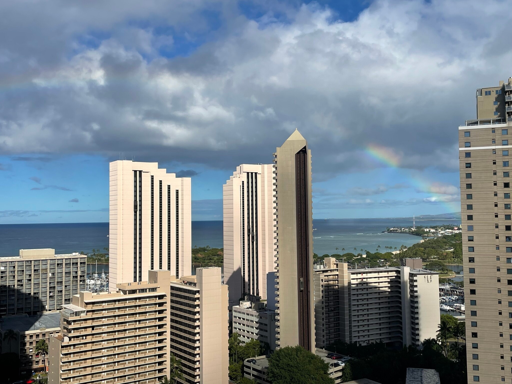 Building Photo - 411 Hobron Ln