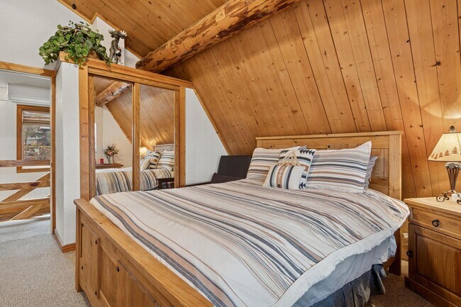 Building Photo - 4 bedroom  Whitefish River Cabin