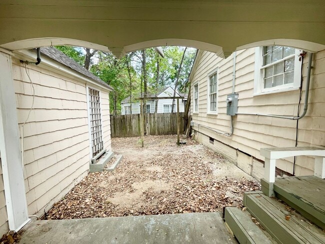 Building Photo - 602 Patton Ave