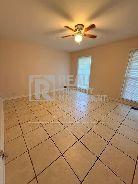 Building Photo - 5116 Pineridge Dr