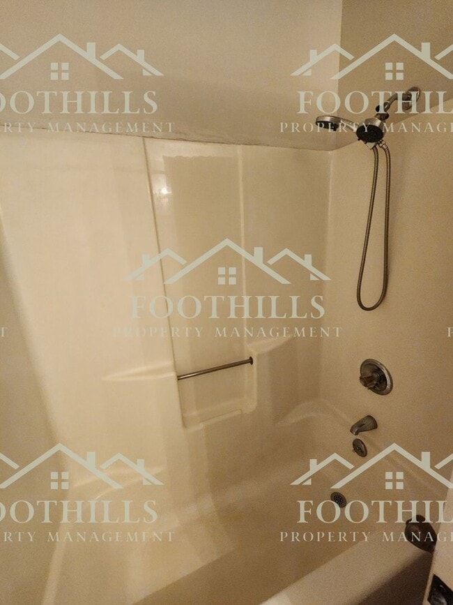 Building Photo - 702 Beagle Run