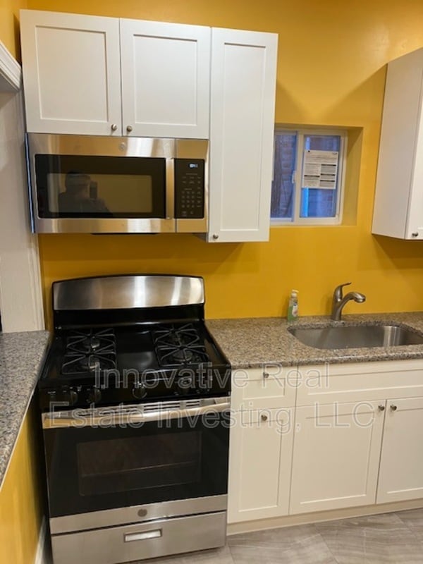 Building Photo - 6115 Lansdowne Ave