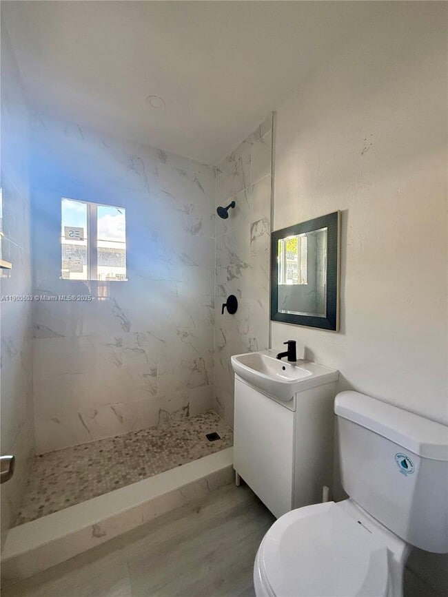 Building Photo - 7600 Dickens Ave