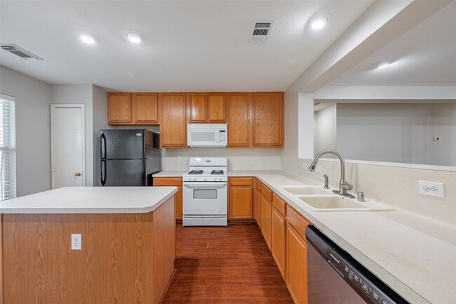 Building Photo - 15823 Kings Cypress Ln