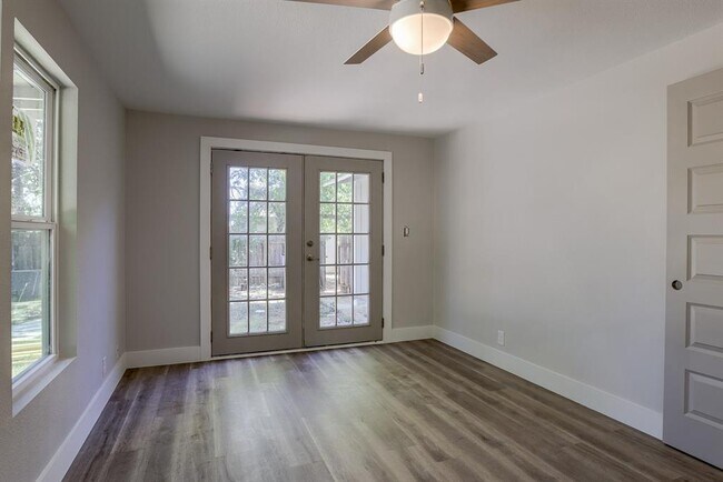 Building Photo - 505 Lbj Dr