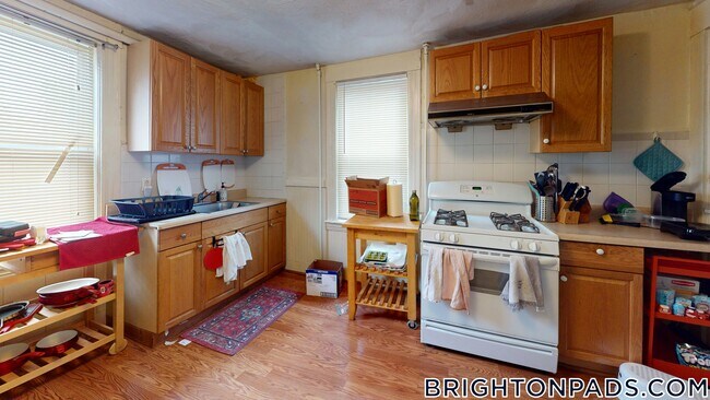 Building Photo - 9 R Winship St