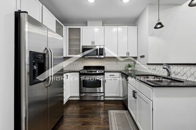 Building Photo - Spacious LoHi Condo with Washer/Dryer and ...