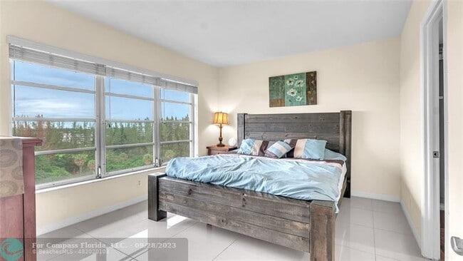 Building Photo - 3150 N Palm Aire Dr