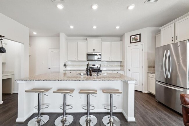 Building Photo - 2204 Land Grant Wy